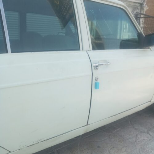 ماشین بی رنگ وسالم میباشد