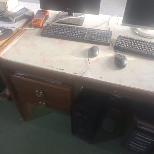میز اداری و میز کامپیوتر