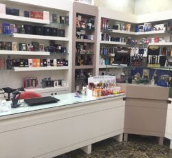 دکور فروشگاه آرایشی در حد نو سالم