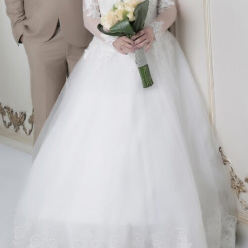 لباس عروس همراه تاج و تور