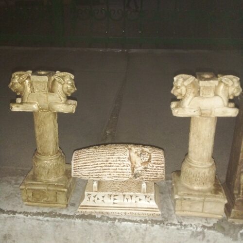 مجسمه های باستانی برگرفته از تخت جمشید از جنس پلی استر مقاوم وبراق