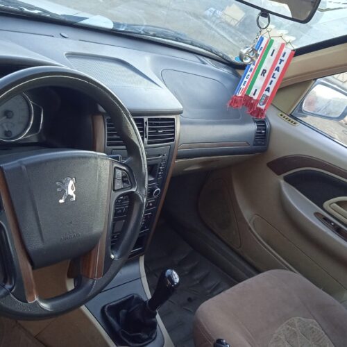 گلگیر‌طرف‌شاگرد‌نیمش‌رنگ‌وتمام