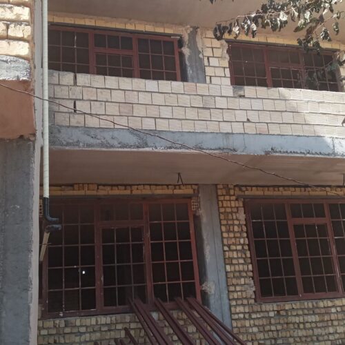 سلام‌نیازمند کاشیکار خوب و باانصاف و گچ سفید کار خیلی خوب