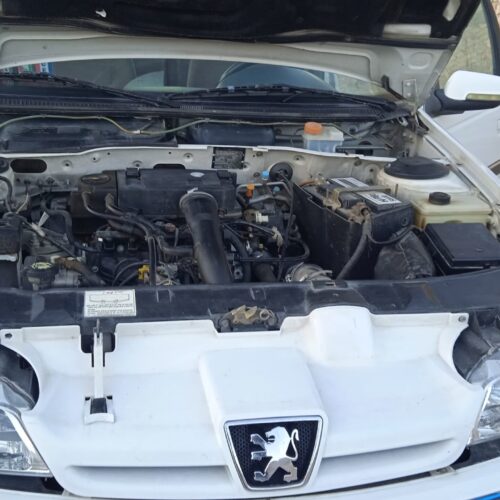 گلگیر‌طرف‌شاگرد‌نیمش‌رنگ‌وتمام