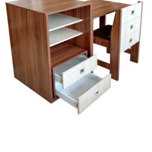 میز تحریر کم جا