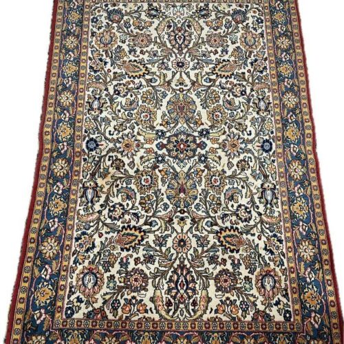 قالیچه(قم) گلها ابریشم جنس پشم