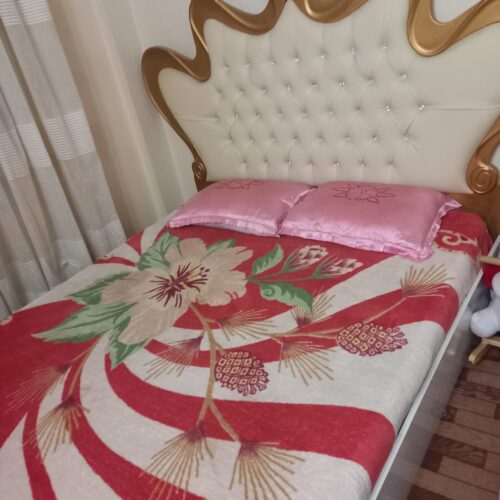 تخت دونفره کاملا سالم و با بهترین چوب