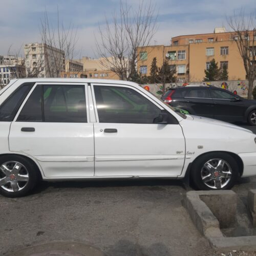 111 سفید 93 عروسک