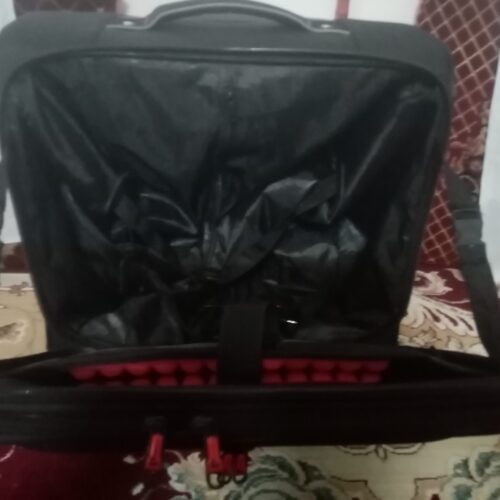 یک عدد چمدان خلبانی بزرگ