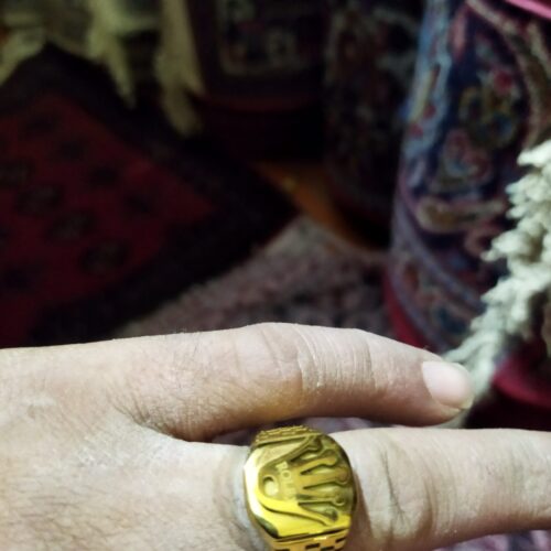 انگشتر فروشی.