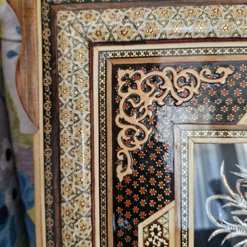 تابلوی منبت کاری با مس و قاب چوب تماما کار دست