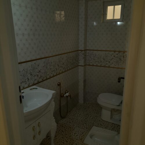 خانه صفردرمهروران 10سر دونبش دوخواب کاملا نور گیر مجهز به کمد دیواری کف سرامیک آشپزخانه ام دی اف سرویس ها مجهز پارکینگ مجهز نمای بیرون سنگ قیمت 2میلیارد تومان تخفیف پای قولنامه بااین شماره تماس بگیرین09155320580