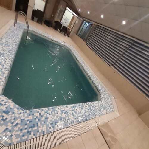 ویلای استخردارسرپوشیده ی اب گرم
