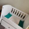 تخت گهواره ای کنار مادر