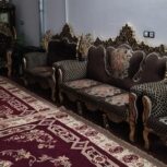 مبل سلطنتی هفت نفره همراه با میز وعسلی درحد نو