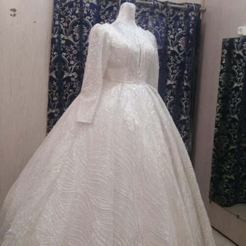 فروش لباس عروس تن دو آستین دار دنباله دار