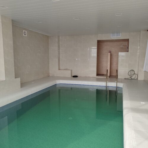 ویلا استخر سرپوشیده داخل پذیرایی