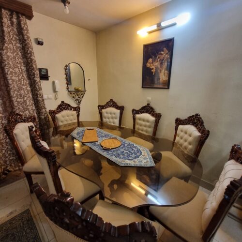 مبلمان سلطنتی همراه با میز ناهارخوری