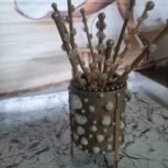 گلدان تزیینی دکوری  و تابلو گل با کاج و نخ کنفی