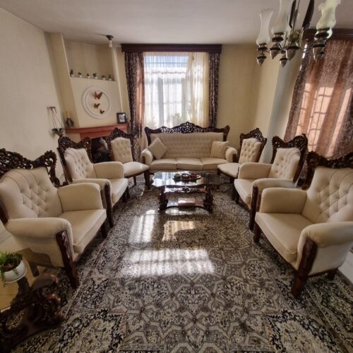 مبلمان سلطنتی همراه با میز ناهارخوری