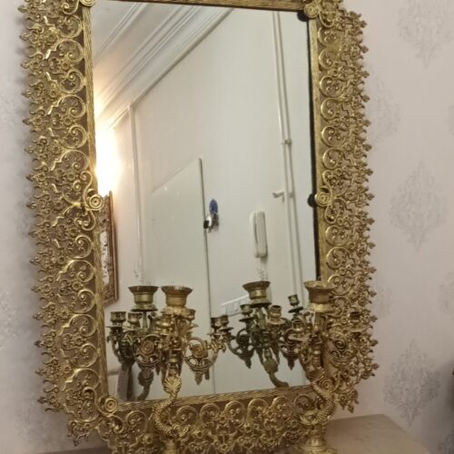 آینه قدی و شمعدان برنجی