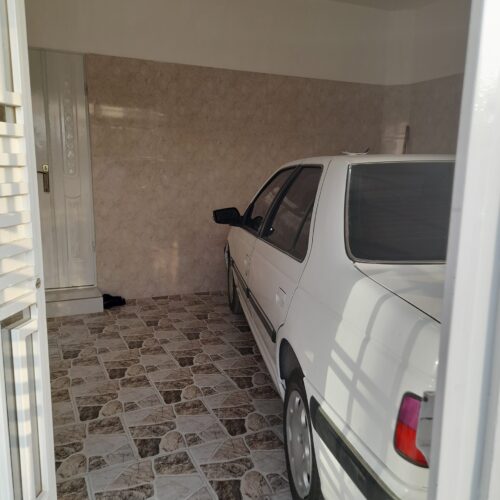 خانه صفردرمهروران 10سر دونبش دوخواب کاملا نور گیر مجهز به کمد دیواری کف سرامیک آشپزخانه ام دی اف سرویس ها مجهز پارکینگ مجهز نمای بیرون سنگ قیمت 2میلیارد تومان تخفیف پای قولنامه بااین شماره تماس بگیرین09155320580