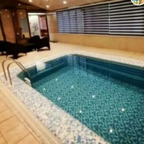 ویلای استخردارسرپوشیده ی اب گرم