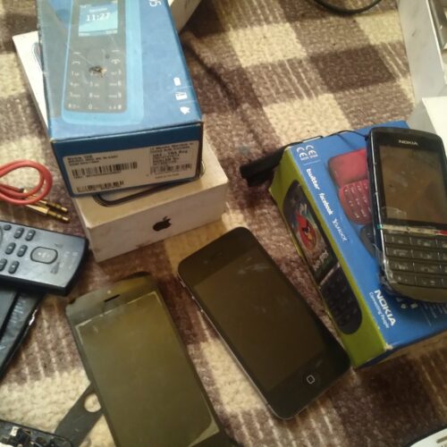 گوشی ساده اندروید تاشو کلاسیک لوازم جانبی شارزر باتری ایرپاد هندزفری کیبورد ریموت بلوتوص