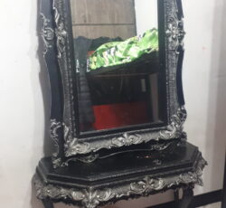 این آینه چوبی رنگ سیاه