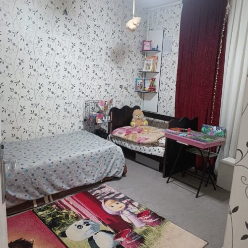 خانه ویلایی همراه با باغچه 380متر