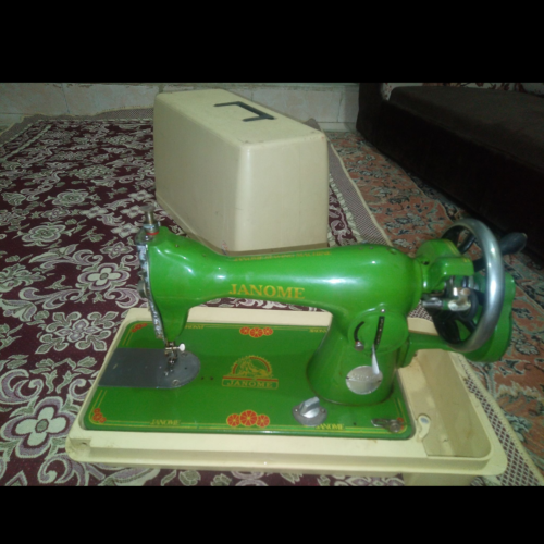 چرخ خیاطی سالم وشیک