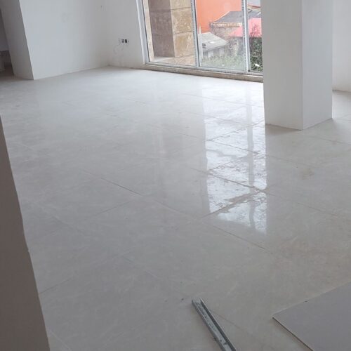 واحد مسکونی صفر کلیدنخورده.145متری.دارای مستر و مطبخ و اسانسور و پارکینگ مجزا.5طبقه5واحد نورگیر بزرگ 90متری