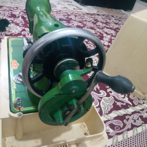 چرخ خیاطی سالم وشیک