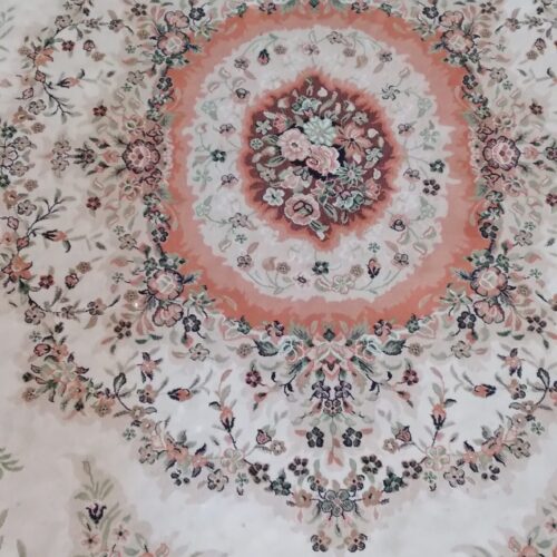 فرش زمینه کرم زیبا وسالم