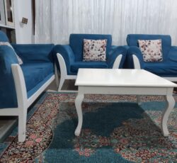 میز و صندلی و زیر تلویزیون