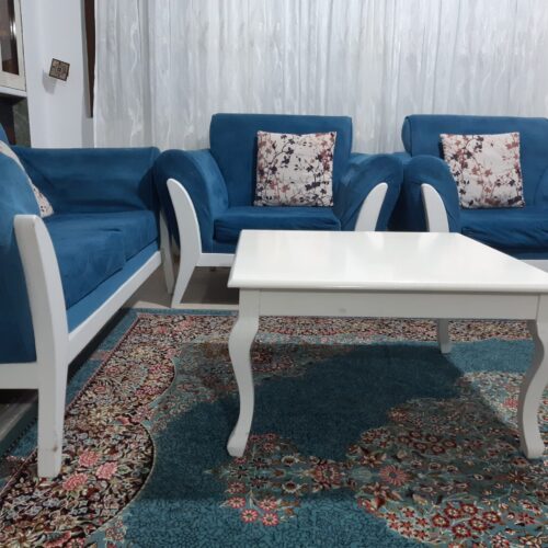 میز و صندلی و زیر تلویزیون