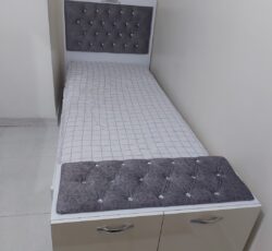 تخت و سرویس خواب چوبی  تک نفره سفید در حد نو