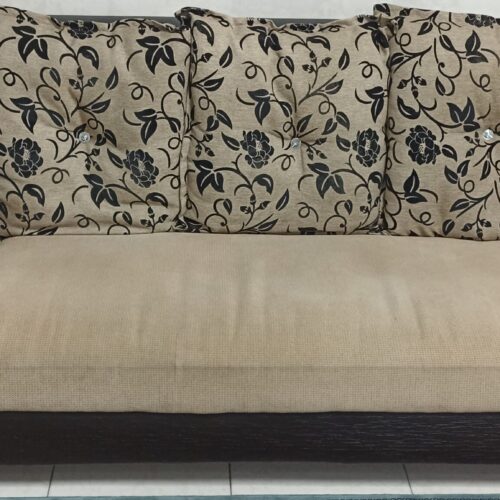 مبل راحتی کاملا سالم