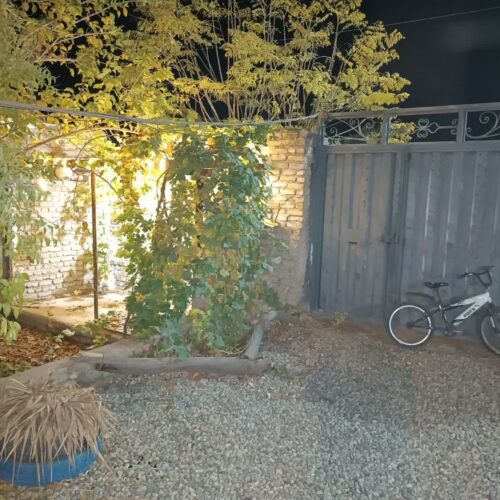 خانه ویلایی همراه با باغچه 380متر