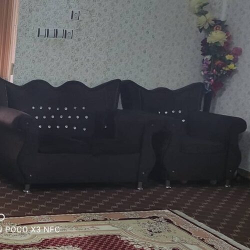 مبل راحتی 7نفره همراه بامیزعسلی باقیمت استثنایی به فروش می رسد