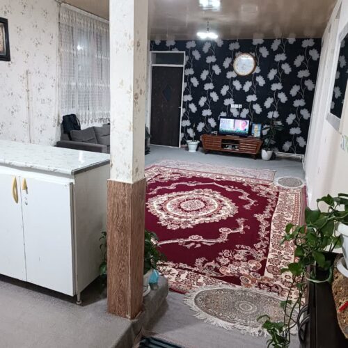 خانه ویلایی همراه با باغچه 380متر