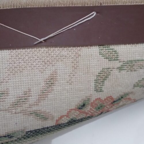 فرش زمینه کرم زیبا وسالم