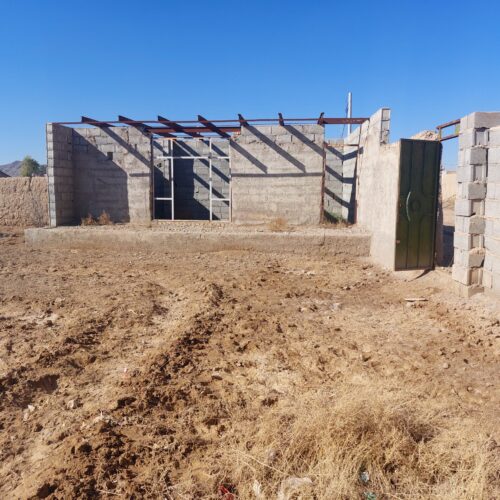 باغ با اتاق نیمه ساخت