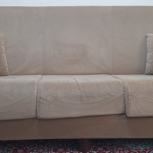 مبل راحتی و میز عسلی