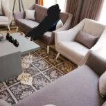 مبل 7نفررنگ طوسی وسفید تمیز سالم درحد نو