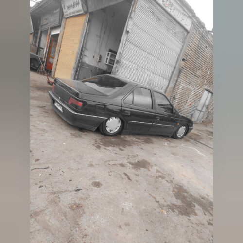 پژو 405 مشکی دارای پنوماتیک