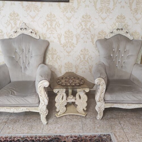 مبل هفت نفره همراه یه جلو مبلی و دومیزعسلی