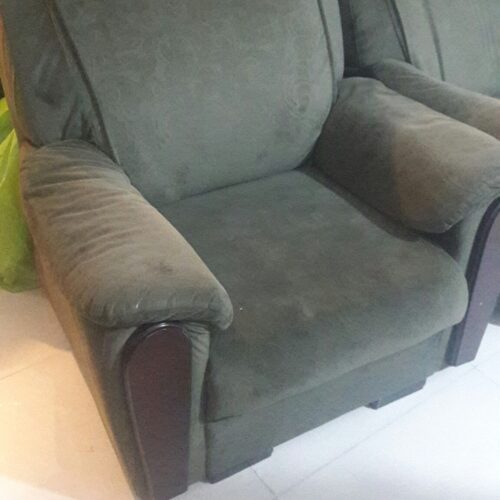 مبل راحتی و میز غذا خوری