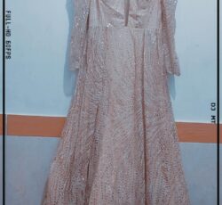 لباس مجلسی نواصلا استفاده نشده کادویی بوده به فروش میرسد تخفیف هم دارد