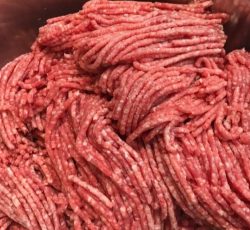 گوشت چرخ کرده گوسفندی و گوساله کشتار روز